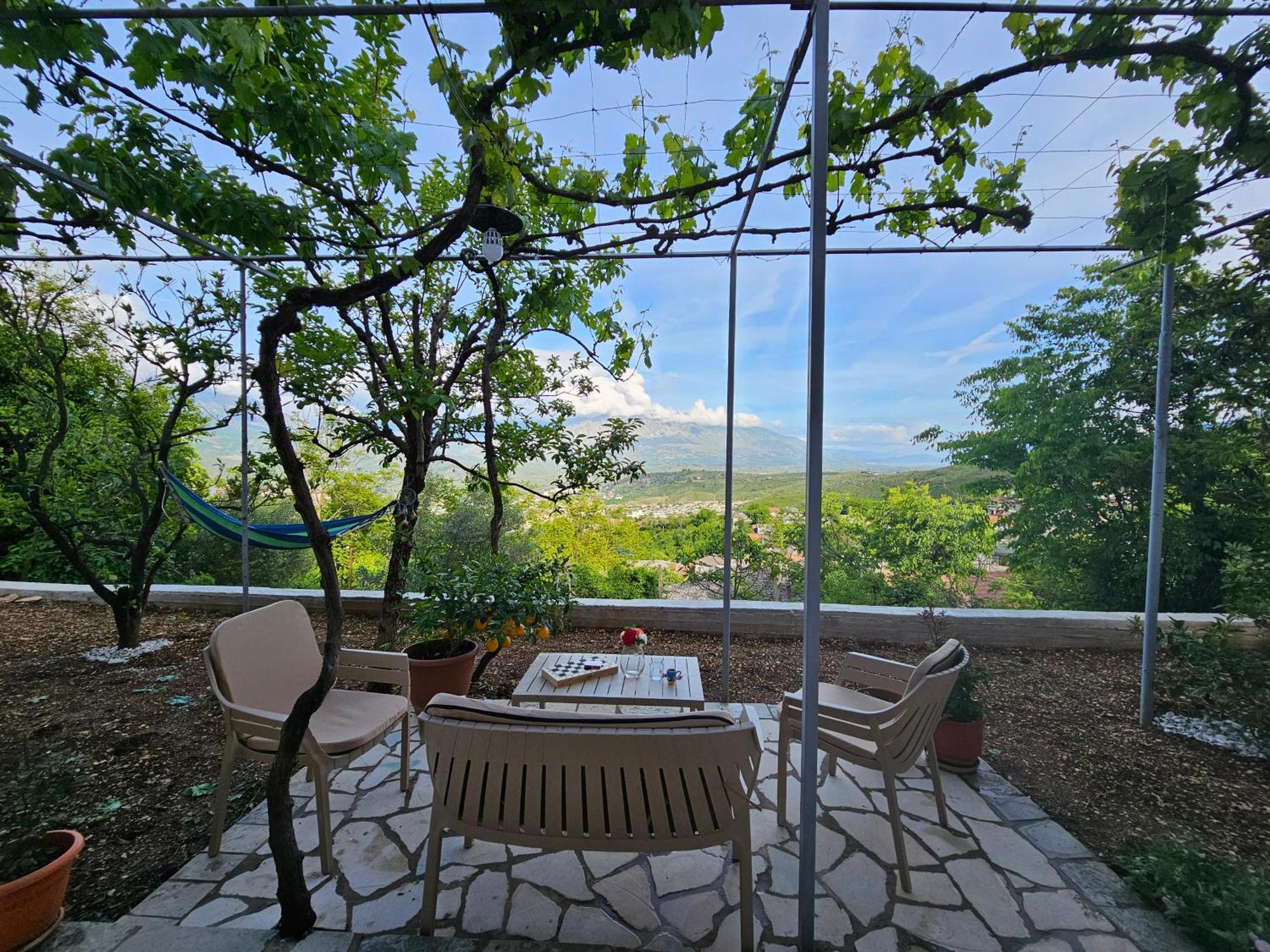 Lemon Garden Apartment-Hot Tub Jacuzzi Gjirokastër Exterior foto