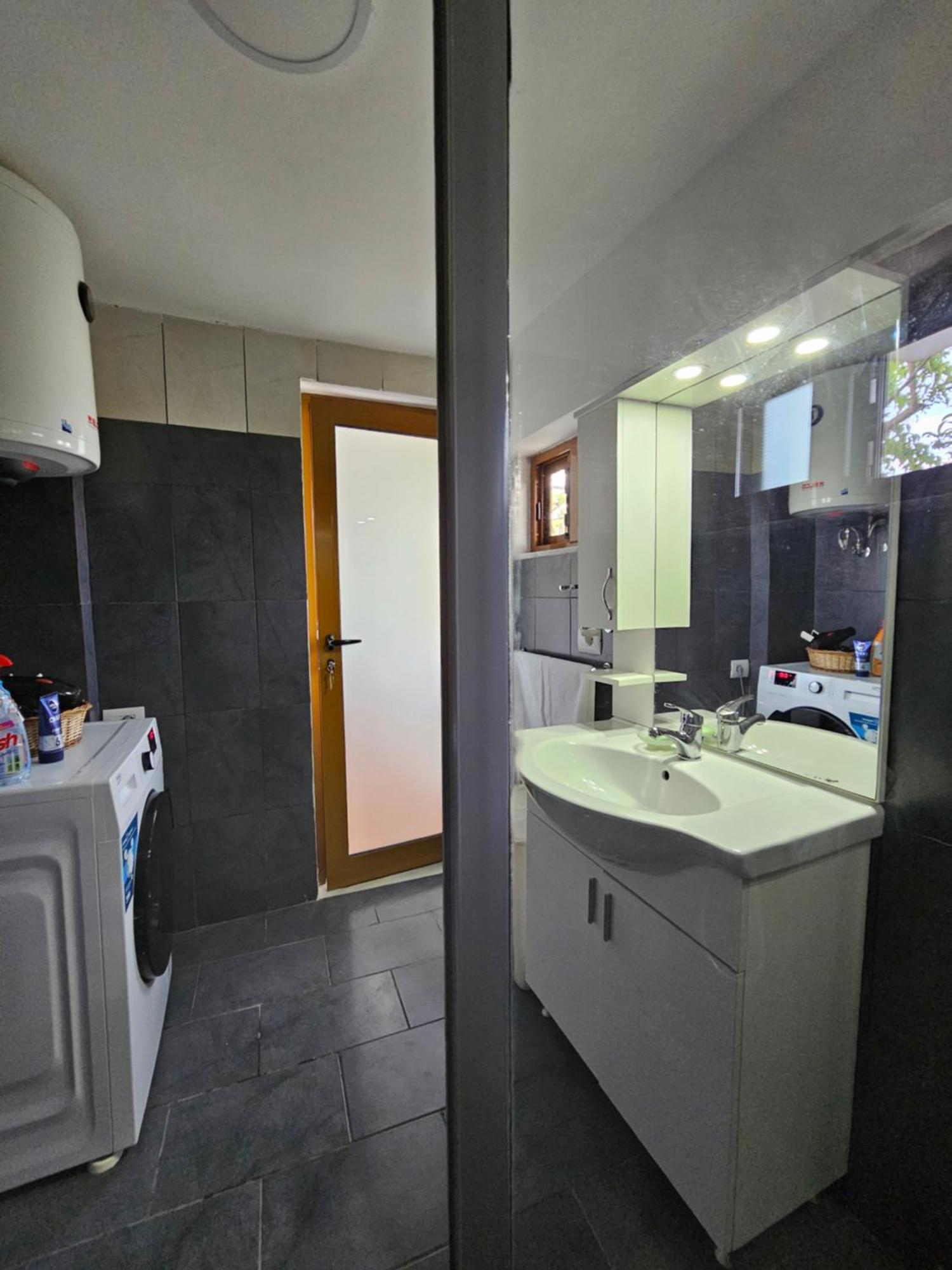 Lemon Garden Apartment-Hot Tub Jacuzzi Gjirokastër Exterior foto